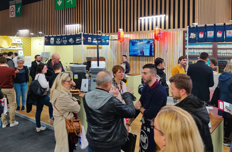 Foto Stand Sushi Robots