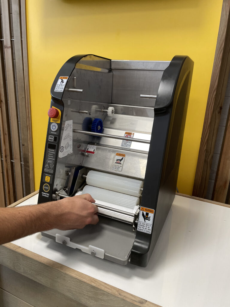 La máquina ASM865CE se puede desmontar para facilitar la limpieza y garantizar la higiene y seguridad de los alimentos